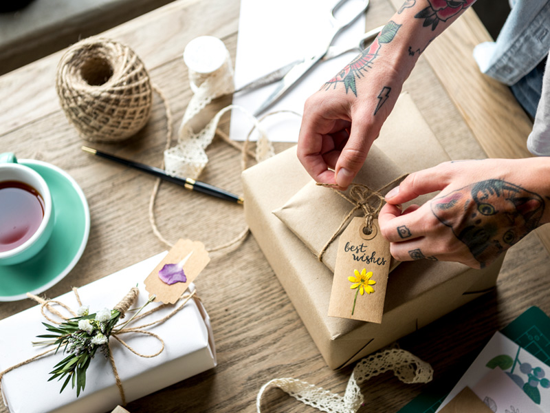 customized-gift-packaging-hand-assembly-service-dubai